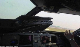 Cứu máy bay gặp nạn giữa trời, cơ trưởng được thưởng 18 tỷ đồng