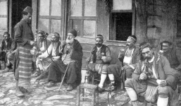 'Tuổi thơ dữ dội' của ly cà phê: Từng có thời uống cà phê sẽ bị xử tử hình!