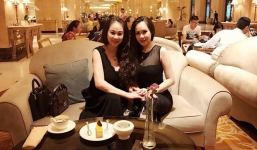 Dung nhan mẹ đẻ giàu có, sành điệu, thích du lịch khắp thế giới của diễn viên lùn nhất VN