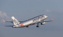 Mưa lớn ở Nội Bài, nhiều chuyến bay phải đổi hướng và chậm chuyến