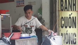 Thanh niên tráng bánh cuốn bất ngờ được 500 chị em trên MXH xin địa chỉ để tới ăn bánh kiêm ngắm trai đẹp