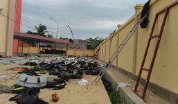 Bên trong trụ sở Cảnh sát PCCC tỉnh Bình Thuận bị người quá khích đập phá