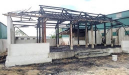 Sợ mất khách, nam thanh niên châm lửa đốt rụi quán đối thủ không cho khai trương