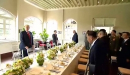 Trump  và Kim Jong-un ăn gì trong bữa trưa chung đầu tiên?