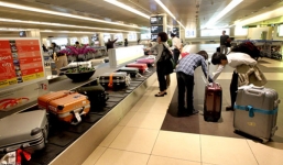 Nữ hành khách Trung Quốc trình báo bỏ quên túi đồ có 10 nghìn USD ở sân bay Vinh