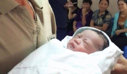 Bức ảnh cha ôm con đầu lòng sau 10 năm đợi chờ và chuyện chưa kể về hành trình chạy chữa miệt mài của cặp vợ chồng hiếm muộn