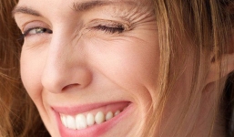 Nụ cười hằn vết chân chim sẽ tiết lộ bí mật 'động trời' này cho bạn