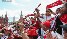 Cổ động viên ùn ùn chờ khai mạc, World Cup 2018 giúp FIFA thu tiền kỷ lục