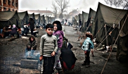 Tổng thống Trump xây 'thành phố lều' cho trẻ tị nạn