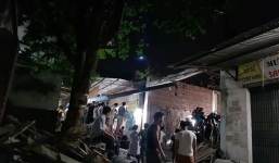 Nhà vừa đổ mái thì sập ngay trong đêm khiến 4 người thương vong
