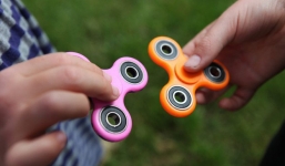 Bé trai 3 tuổi thoát chết ngoạn mục sau khi nuốt bảng điện tử và pin nút từ món đồ chơi quen thuộc của trẻ em