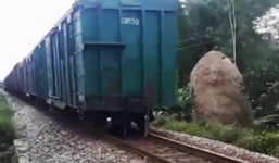 Đang lưu thông, tàu chở hàng bị đứt toa, đầu máy vẫn tiếp tục chạy hơn 100m