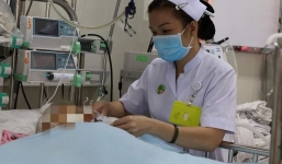 Chơi ở vũng nước trước nhà, bé 1 tuổi nguy kịch