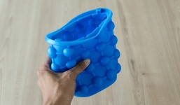 Khay làm đá “kỳ diệu” khuấy đảo các trang bán hàng online: Mua về chỉ tổ phí tiền