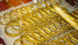 Giá vàng hôm nay 15/6: 'Chấp' USD vọt lên, vàng tăng mạnh