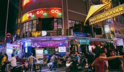 Phố Tây ở Sài Gòn chật kín trong ngày khai mạc World Cup 2018, khách Nga hò hét ăn mừng khi đội nhà thắng đậm