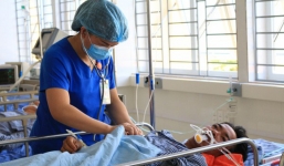 Uống rượu 12 tiếng liền, người đàn ông nhập viện nguy kịch