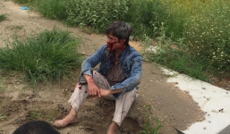 Người đàn ông trộm cắp xe máy bị dân quây bắt đánh tới tấp