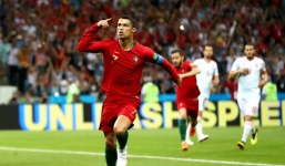 'Thêu hoa dệt gấm', TBN vẫn phải hồn xiêu phách lạc trước hattrick của Ronaldo