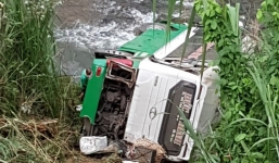 Hiện trường chiếc xe lao xuống vực ở đèo Lò Xo khiến 2 trẻ em tử vong