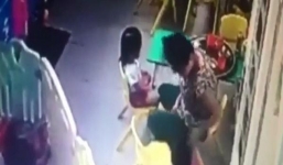 Bảo mẫu tát liên tục bé gái 3 tuổi có vi phạm pháp luật không?