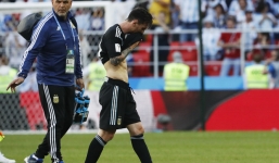 Đừng vội cười Messi, 2 năm trước Ronaldo cũng bất lực trước Iceland rồi vô địch Euro