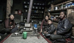 Mảnh đất một vợ nhiều chồng, có hẳn lịch chia đều 'chuyện ấy' cho các đức lang quân