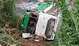 'Tôi lần mò tìm vợ con, ai ngờ cầm được cánh tay đã đứt lìa của ai đó'