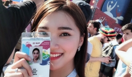 Hoa hậu Việt Nam tới sân dự khán, cổ vũ Đức trước Mexico