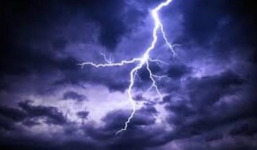 12 người bị sét đánh bất tỉnh giữa cánh đồng khi đi chăn trâu