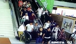 Trung Quốc: Đoàn du khách bị trần nhà đổ ụp lên người khi đang đi thang cuốn, ít nhất 9 người bị thương