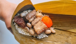 Không phải cơm rượu, bánh ú, đây là món bánh không thể nào thiếu trong mâm cỗ cúng Tết Đoan ngọ của người Trung Quốc