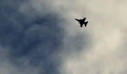 NÓNG: Máy bay liên quân Mỹ tấn công căn cứ quân sự Syria