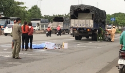 Va chạm với xe tải, cô gái mới ra trường bị cán chết thương tâm ở Sài Gòn, tài xế trốn khỏi hiện trường