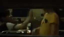 Chồng tát vợ bầu liên tiếp vì gọi về ăn cơm khi đang chơi game