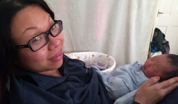 Nữ bác sĩ ở Anh ở cữ một tháng không tắm gội mặc cơ thể bốc mùi