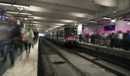 Dừng cả chuyến tàu để đón một cậu bé chào đời ở Pháp