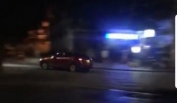 Tạm giữ tài xế xe Mazda lưu thông tốc độ cao và rú ga nhiều vòng quanh Hồ Gươm