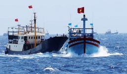 Tránh sóng to ở đảo Hoàng Sa, 20 tàu cá Việt Nam bị tàu Trung Quốc xua đuổi trái phép