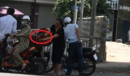 Dừng bên đường mua hoa quả, người phụ nữ không ngờ lại đẩy bản thân vào tình cảnh trớ trêu