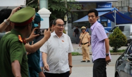 Cử tri trả lại bằng khen của UBND TP.HCM ngay tại buổi đối thoại với Bí thư Nhân