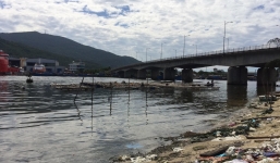 Đà Nẵng: Phát hiện thi thể người phụ nữ nổi trên sông Hàn, chân tay bị trói bằng dây thép, mặt bịt bằng túi nylon đen