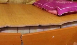 Cặp vợ chồng son ăn mừng World Cup mà sập cả giường, bao người vào hỏi: Cầu thủ trên sân hay anh chị 'ghi bàn'?