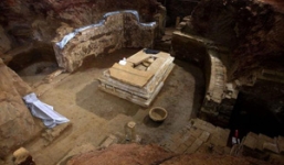 Ngôi mộ nguy hiểm nhất thiên hạ ở TQ, gần trăm tên trộm mò vào nhưng không tìm được lối ra