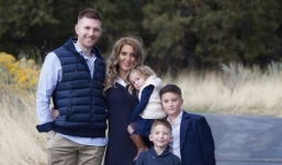 Được bạn trai giải cứu khỏi tình huống trớ trêu trước mặt bố mẹ anh, cô gái nhận ra đây chính là người đàn ông của đời mình