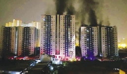 Cư dân Carina: '3 tháng sau vụ cháy thảm khốc 13 người chết, chúng tôi vẫn chưa biết ngày nào được về nhà'