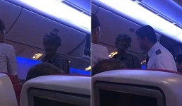 Hy hữu: Người đàn ông lên máy bay ăn xin khiến hành khách chú ý