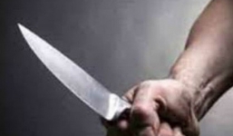 Chồng cầm dao chém vợ đến tử vong trước mặt các em