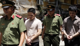 Hai người Trung Quốc dùng thẻ ngân hàng giả, chiếm đoạt hàng trăm triệu đồng