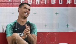 Ronaldo cười tươi rói trong ngày Messi cúi mặt giữa nỗi buồn vô tận